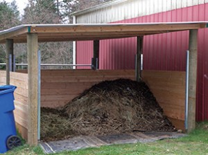 Covered compost bin